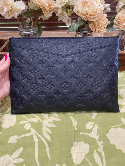 Daily Pouch in black Noir Empreinte