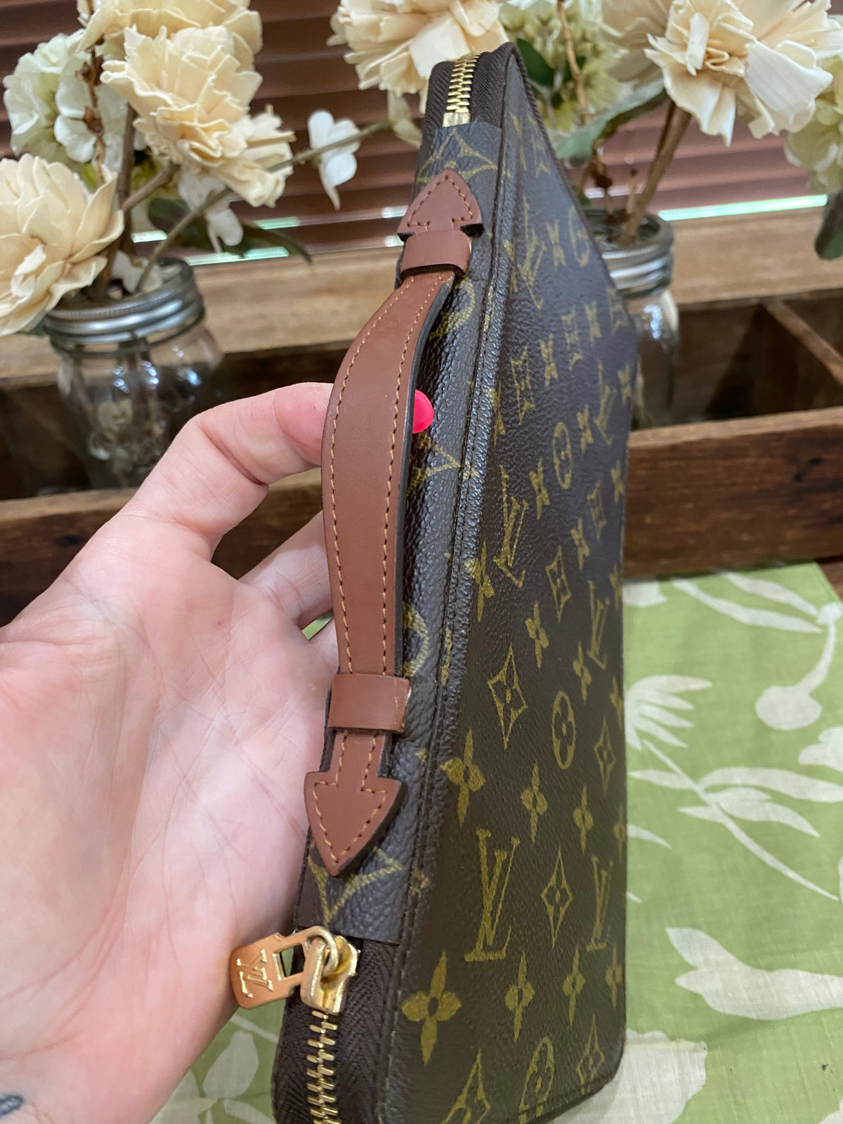 Escapade Travel Organizer