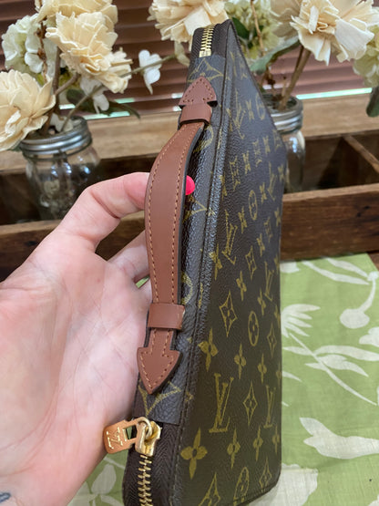 Escapade Travel Organizer