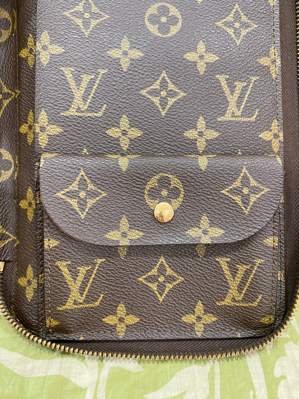 Escapade Travel Organizer
