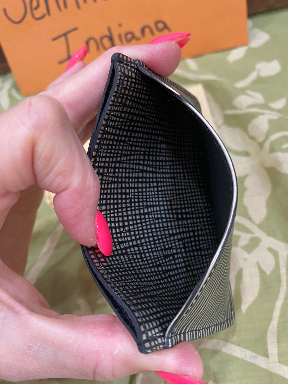Epi Credit Card Case in Metallic Platine (silver/black)