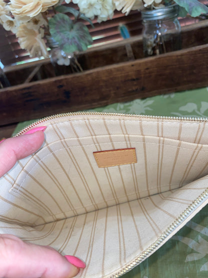 Neverfull Pouch GM in DA print