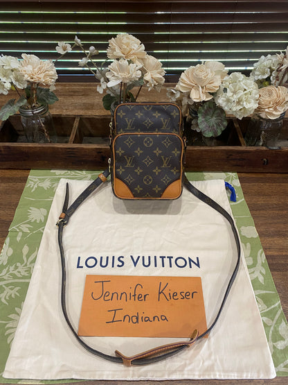 Amazone Crossbody