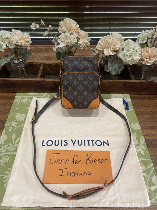 Amazone Crossbody