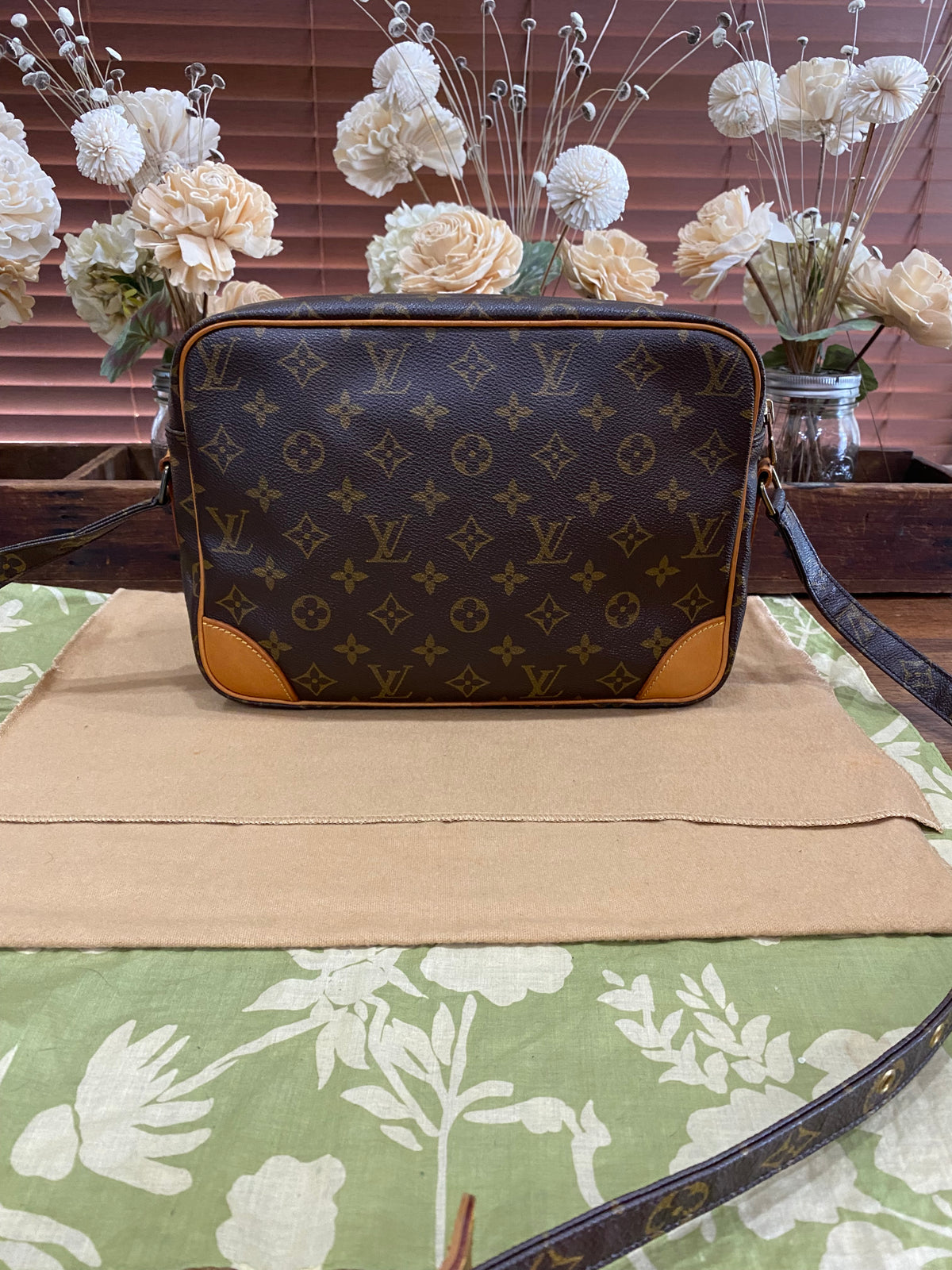 Nile Crossbody