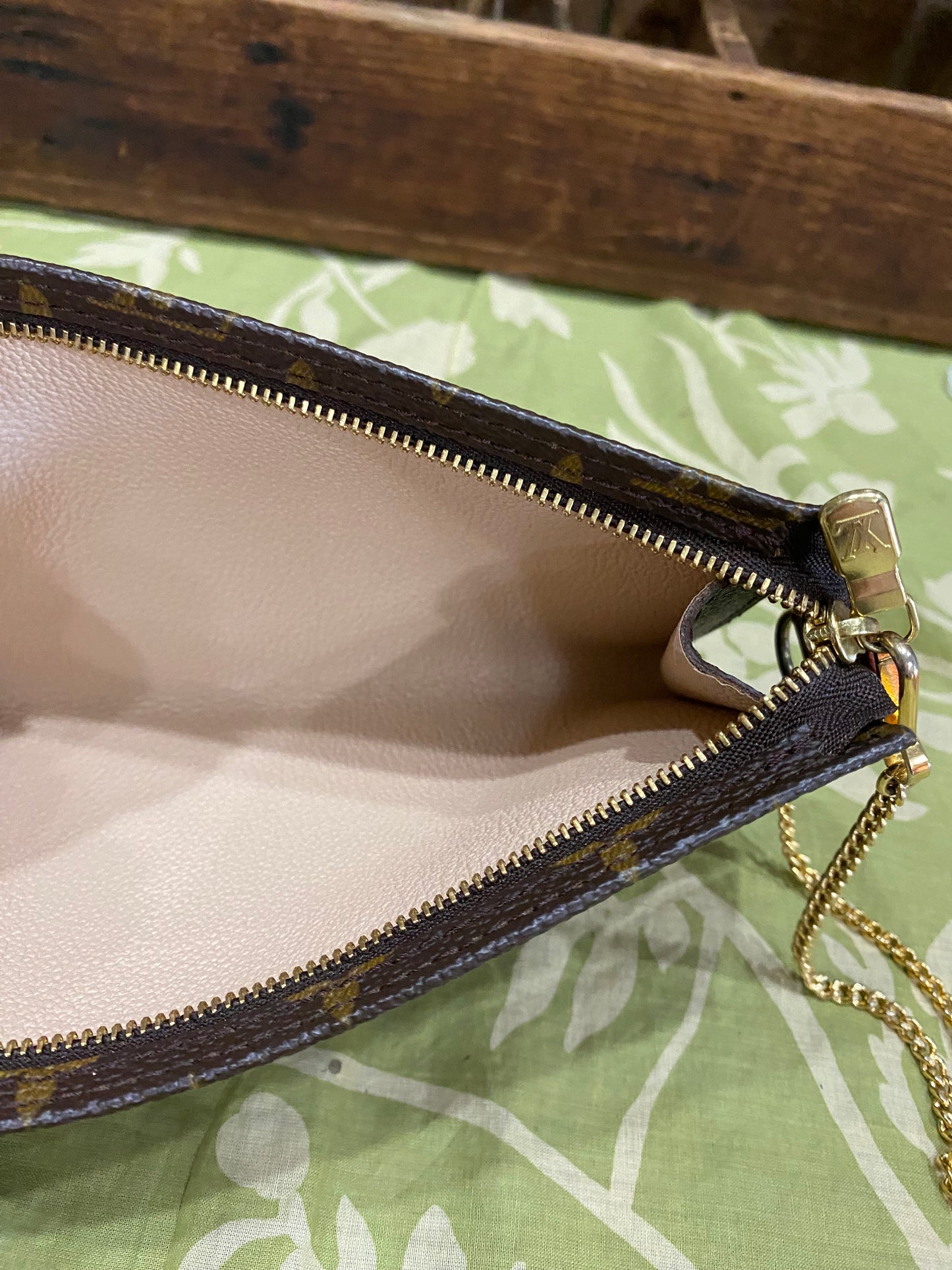 Bucket Pouch GM- comes with original wristlet strap