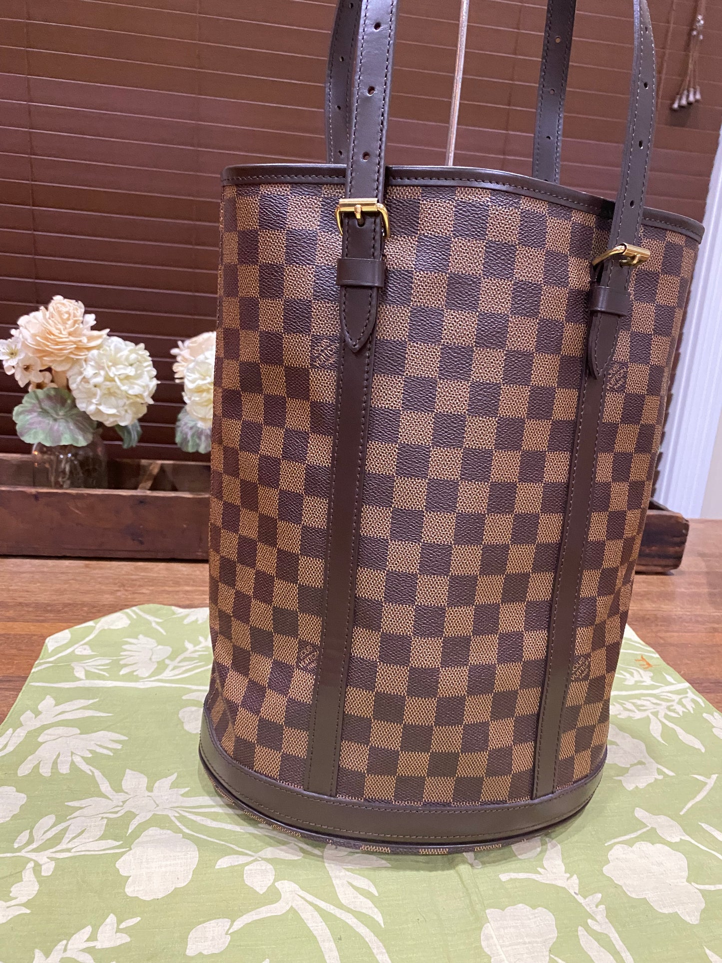 Bucket Bag GM Damier Ebene