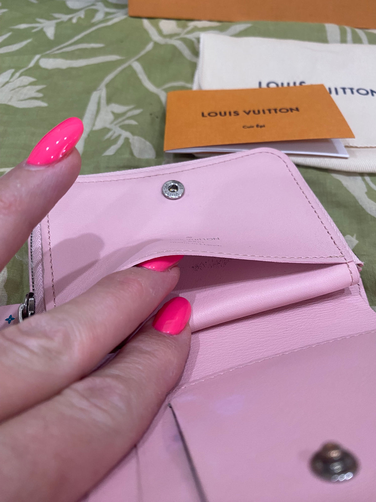 New Wave Calf Leather Compact Wallet in Rose Ballerine