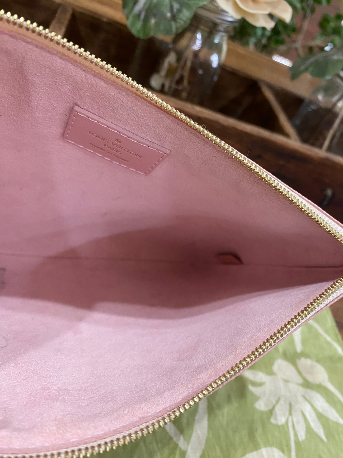 City Pouch- studded DA print with removable wristlet strap