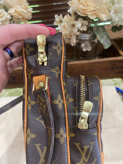 Amazone Crossbody