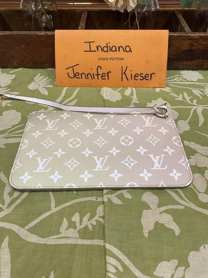 NEW Neverfull Pouch GM (Spring in the City Collection Sunset Khaki)
