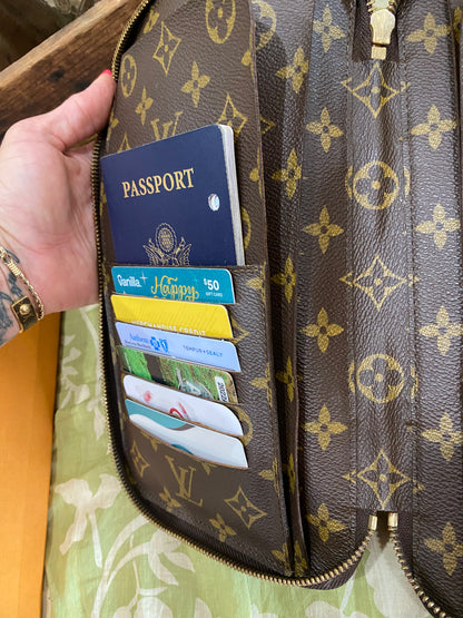 Escapade Travel Organizer