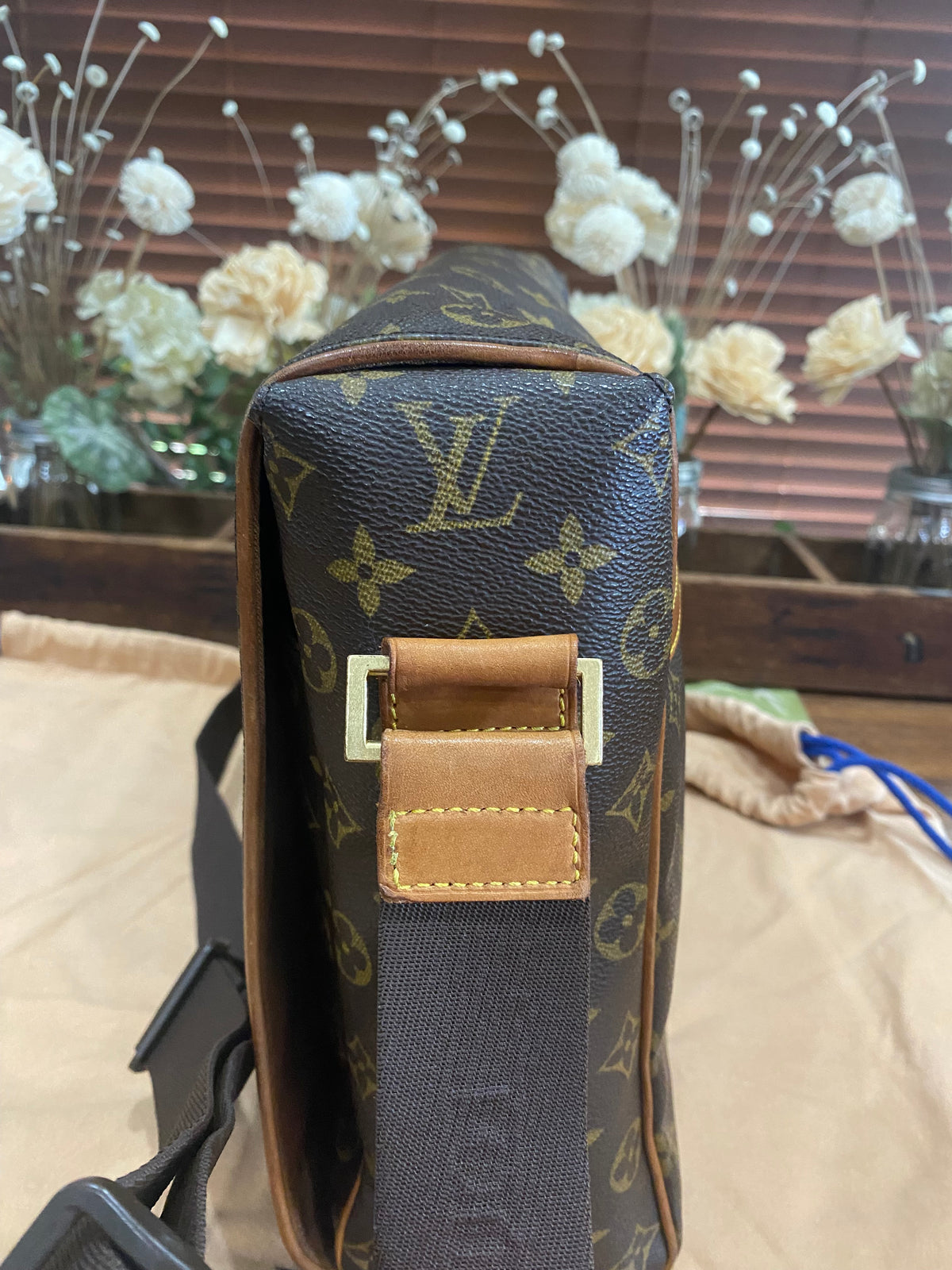 Abbesses Messenger Bag