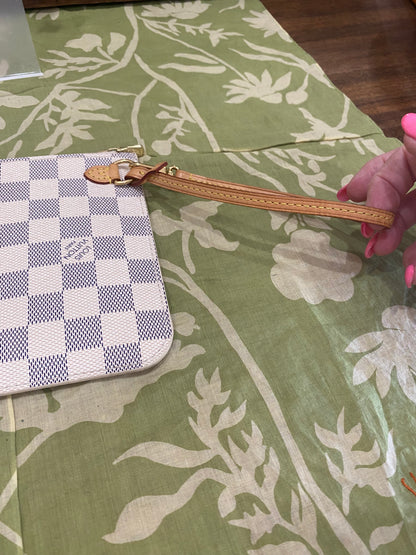 Neverfull Pouch GM in DA print