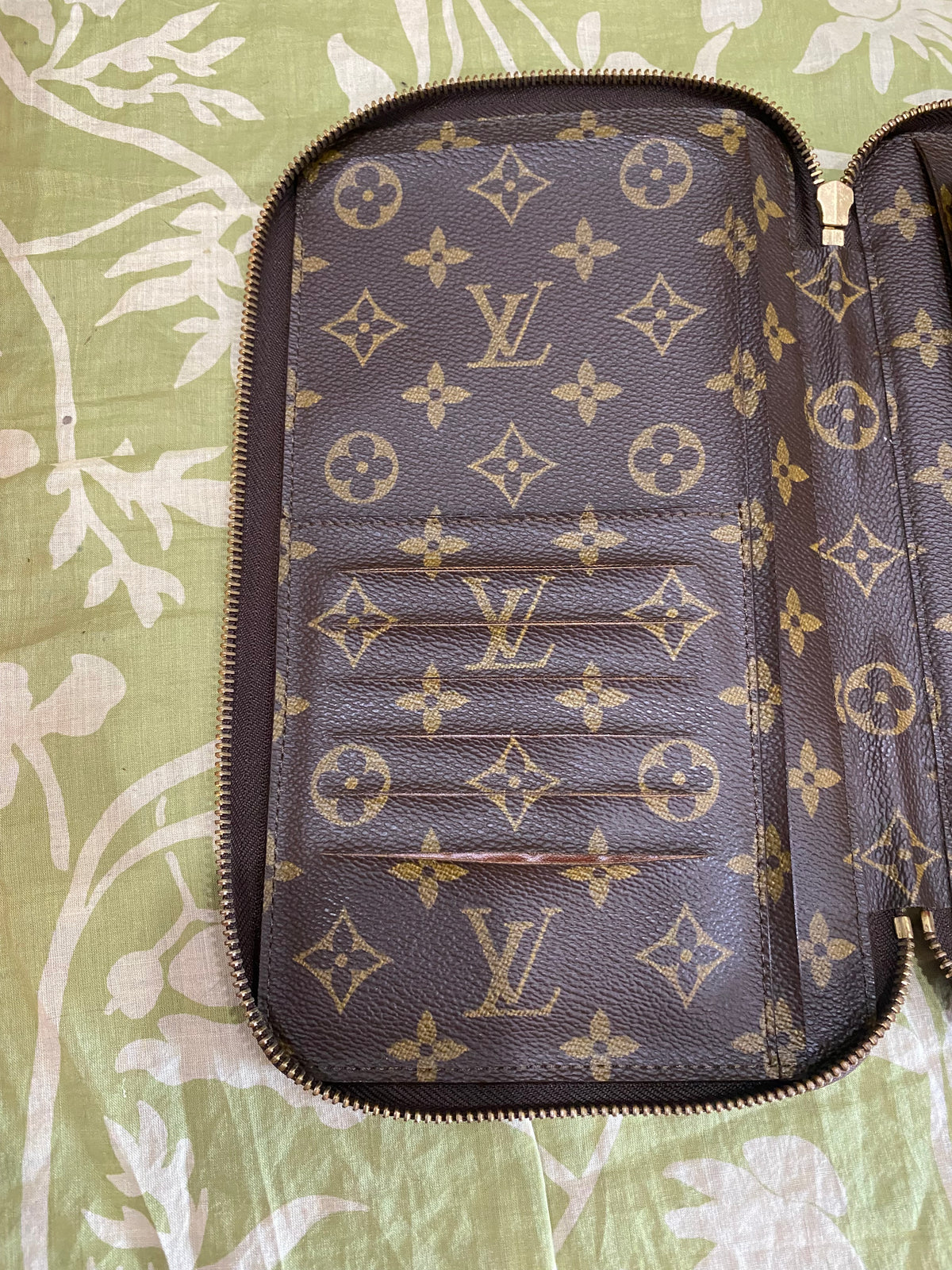 Escapade Travel Organizer