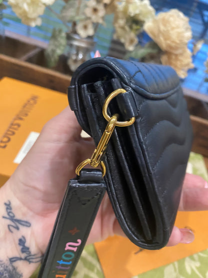 New Wave Calf Leather Long Wallet Wristlet (Noir)