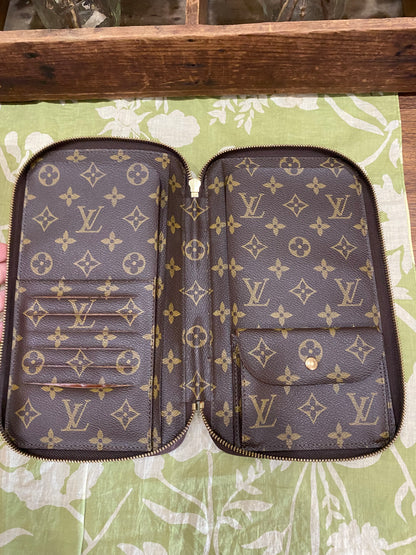 Escapade Travel Organizer