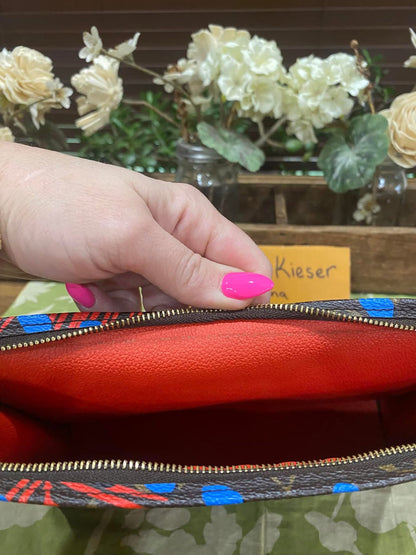 LE Jungle Toiletry 26