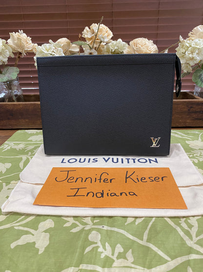 Pochette Voyage Noir Taiga Leather