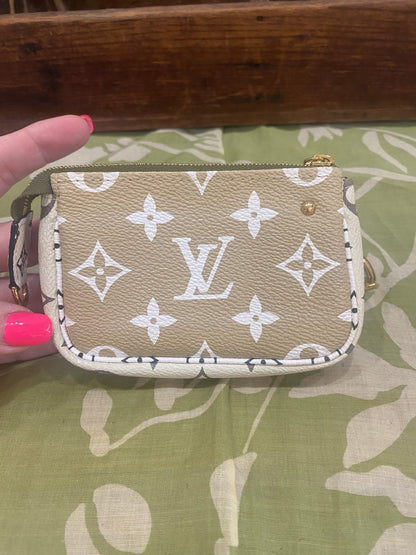 Monogram Giant Micro Pouchette