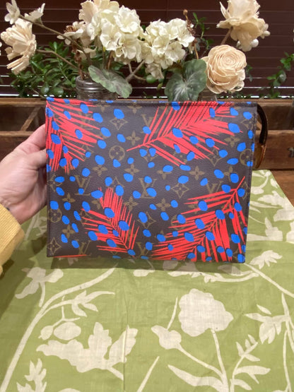 LE Jungle Toiletry 26