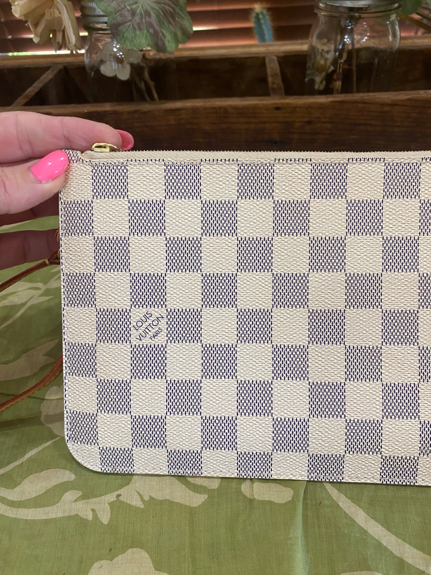 Neverfull Pouch GM in DA print