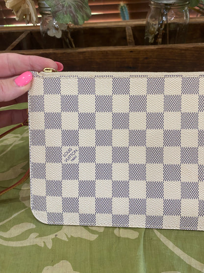 Neverfull Pouch GM in DA print