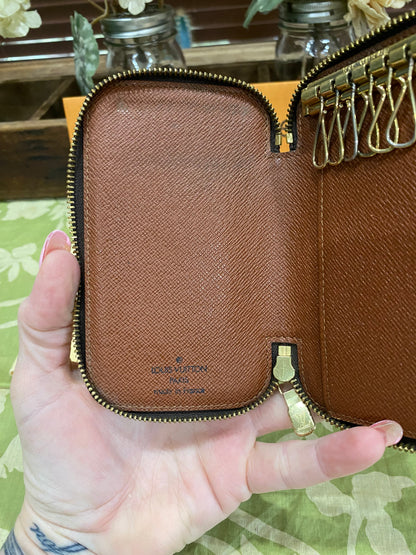 6 Key Zip Around Pouch