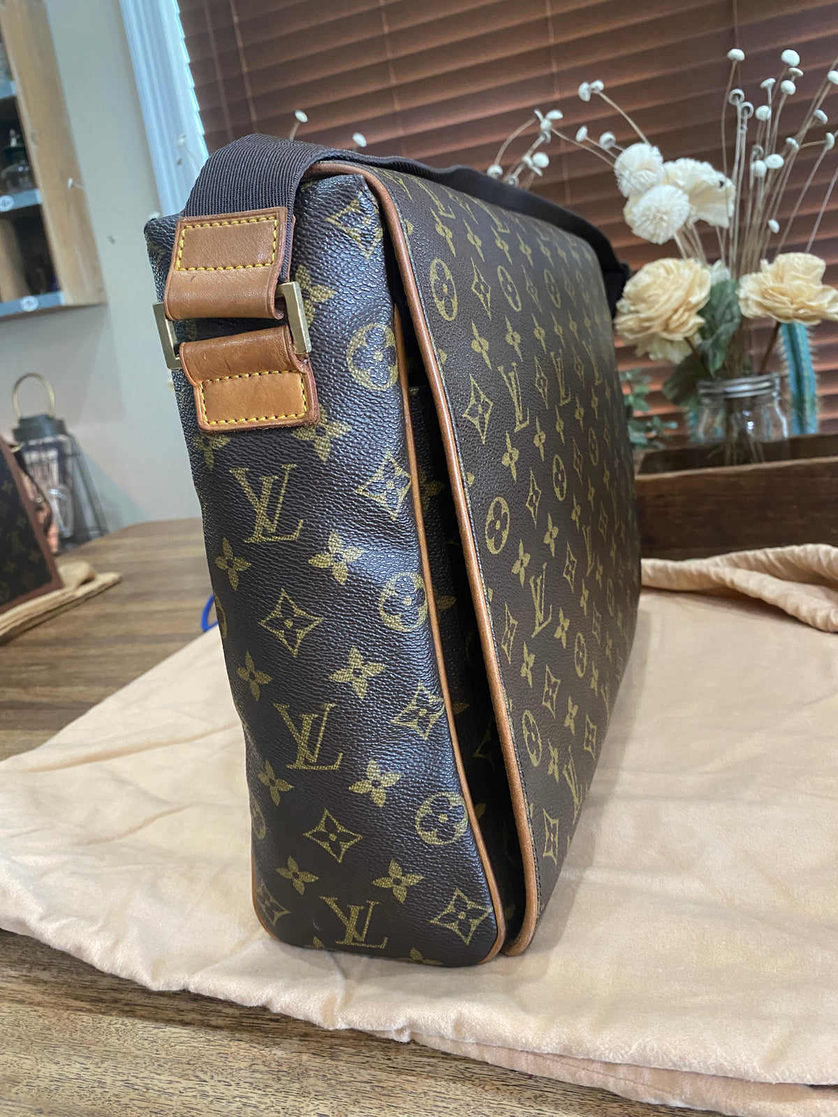 Abbesses Messenger Bag