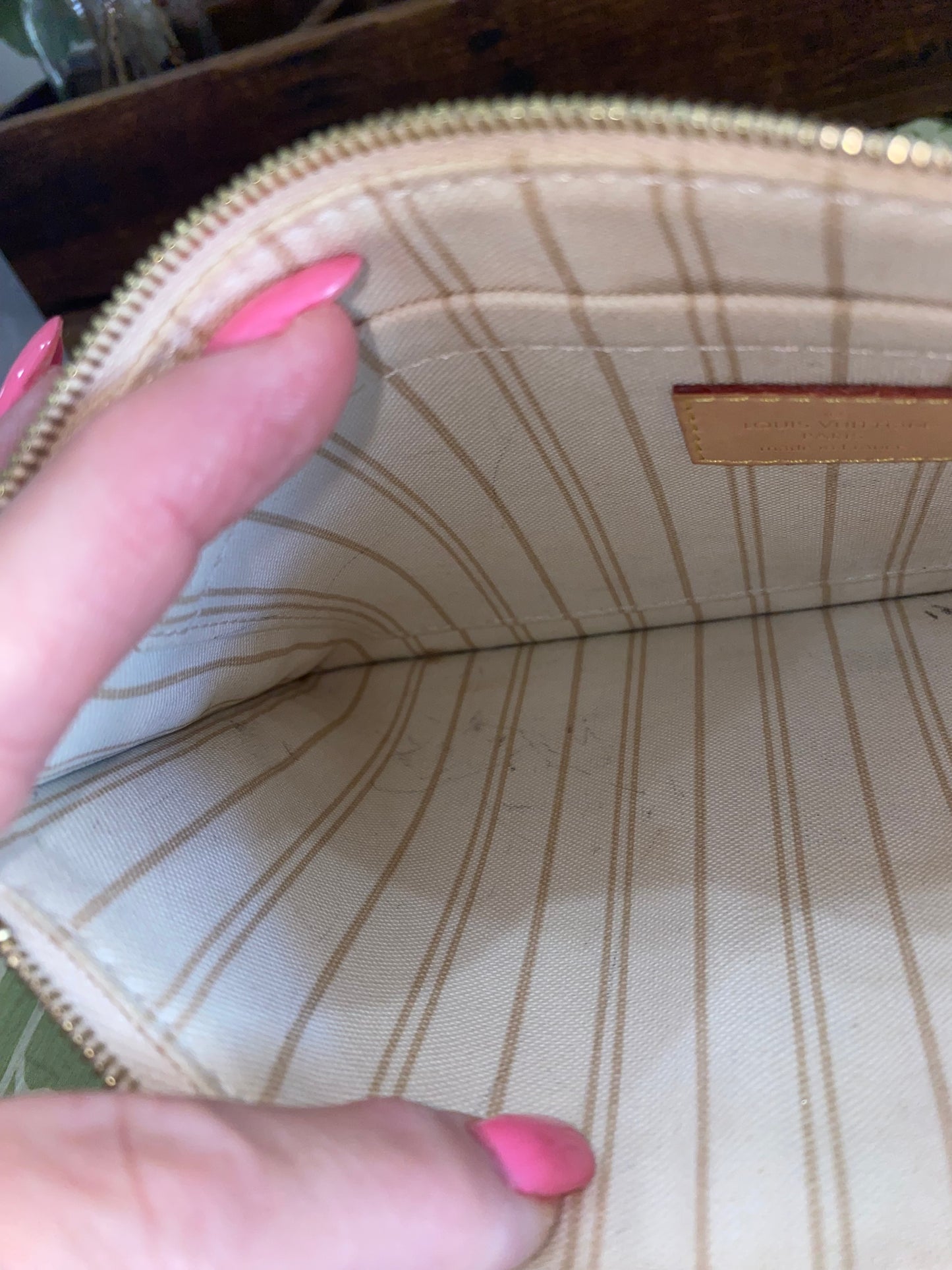 Neverfull Pouch GM in DA print