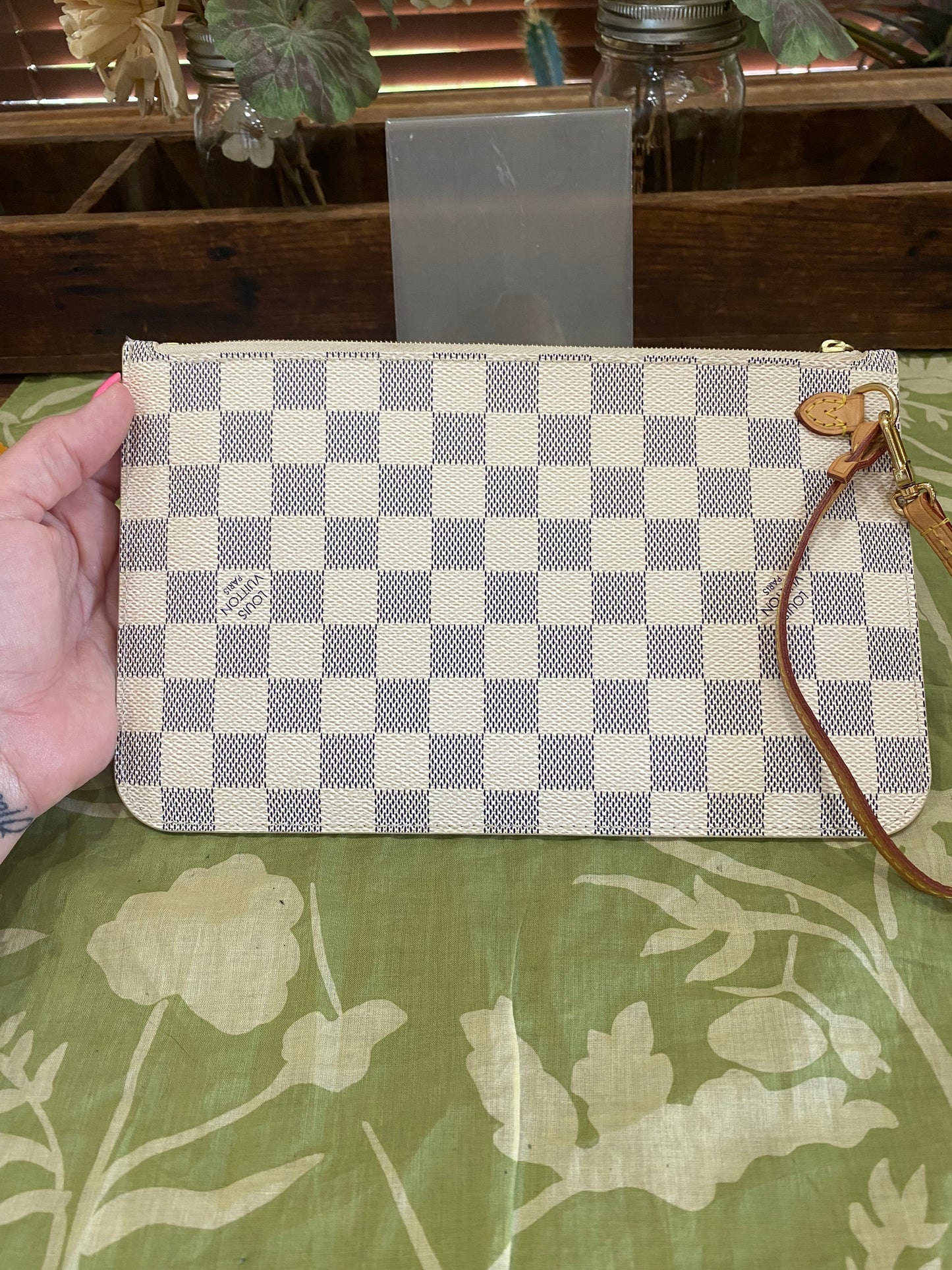 Neverfull Pouch GM in DA print