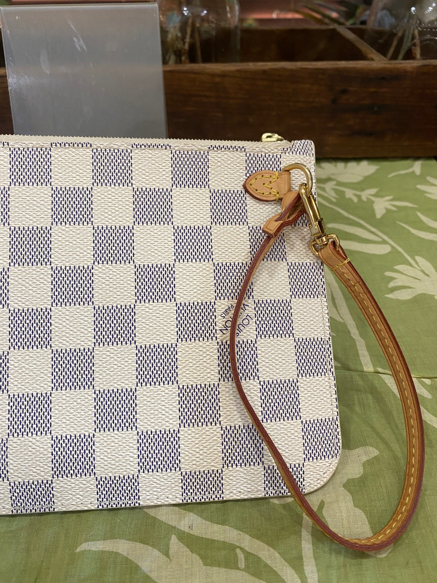 Neverfull Pouch GM in DA print