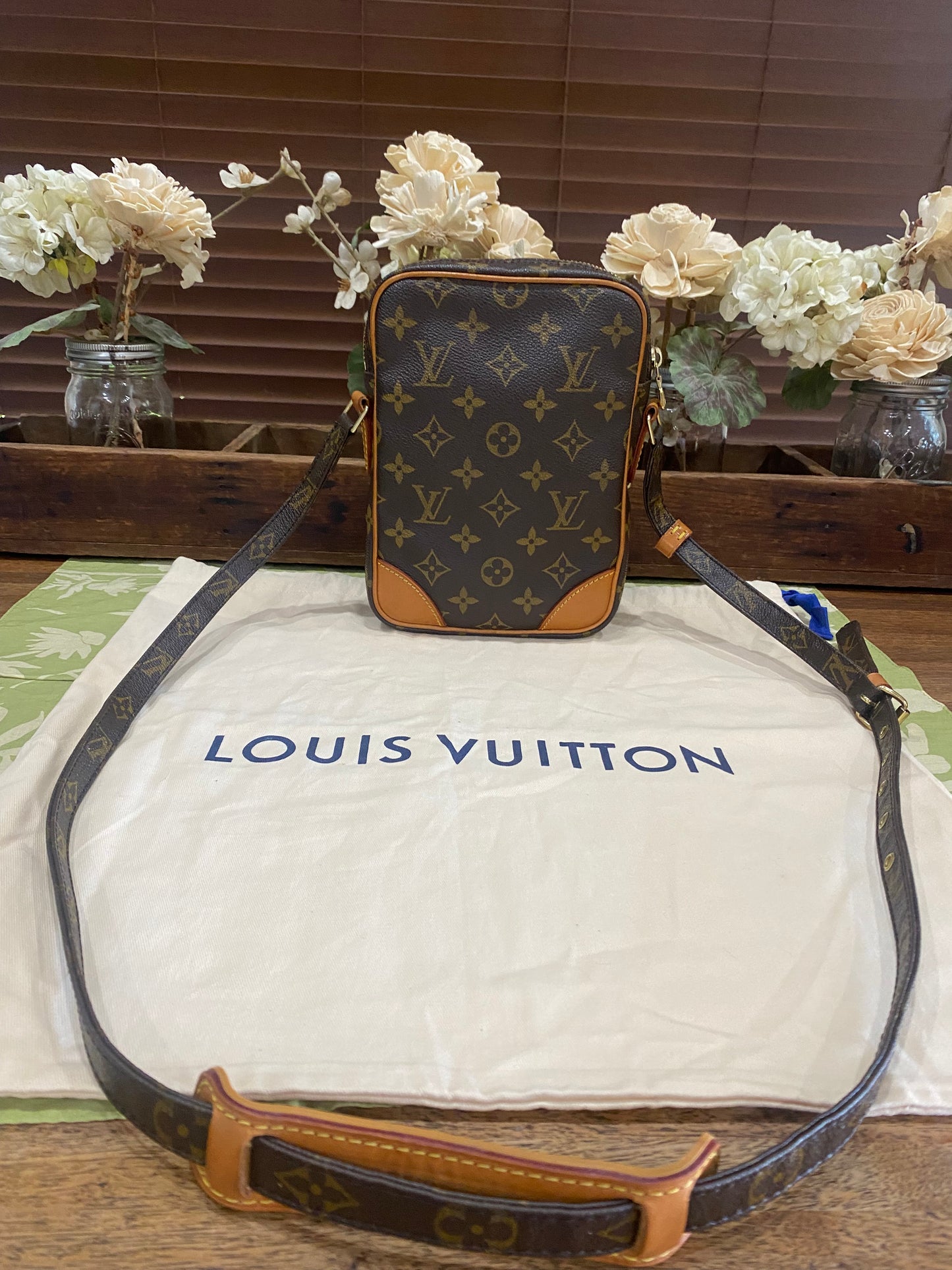 Amazone Crossbody