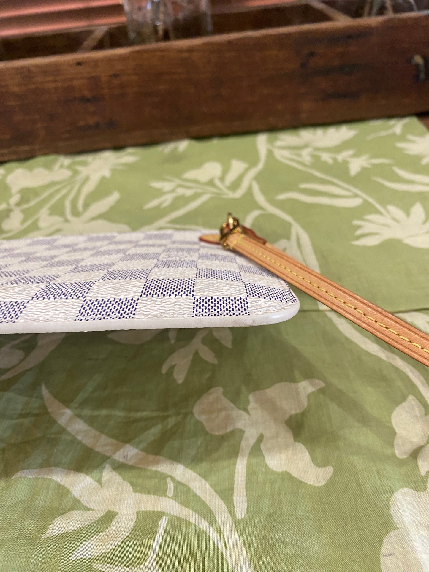 Neverfull Pouch GM in DA print