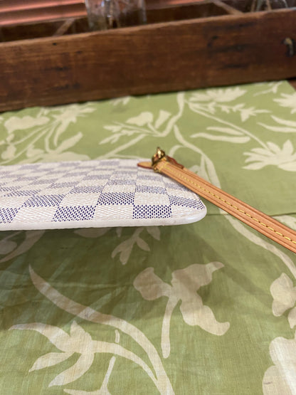 Neverfull Pouch GM in DA print