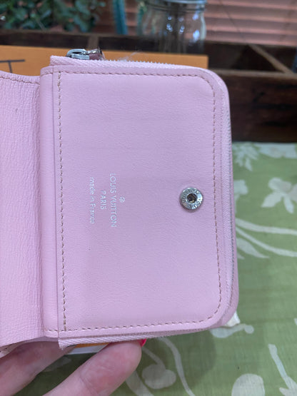 New Wave Calf Leather Compact Wallet in Rose Ballerine