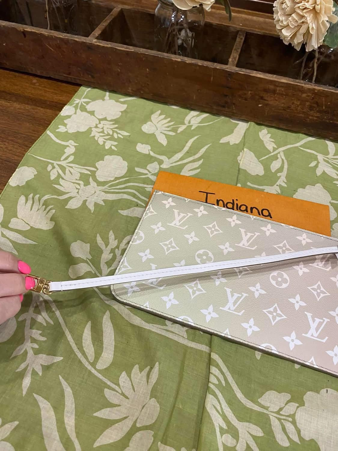 Neverfull Pouch GM (Spring in the City collection)