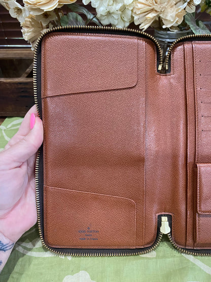 Daily Organizer Long Wallet