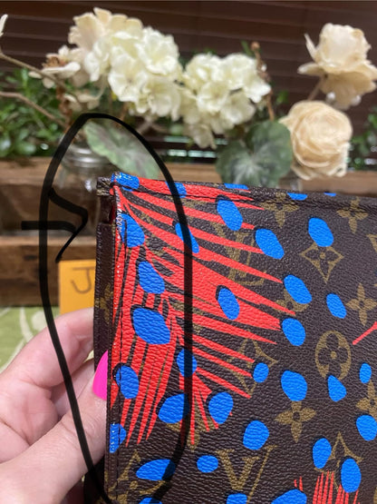 LE Jungle Toiletry 26