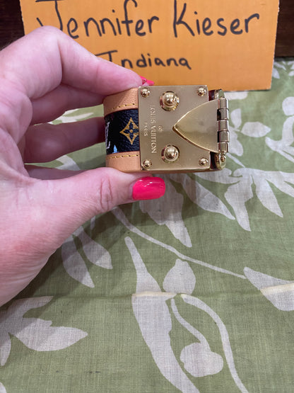 S Lock Cuff Bracelet in Black Multicolor