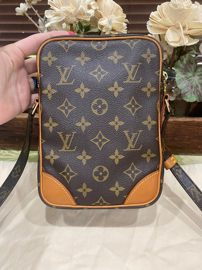 Amazone Crossbody