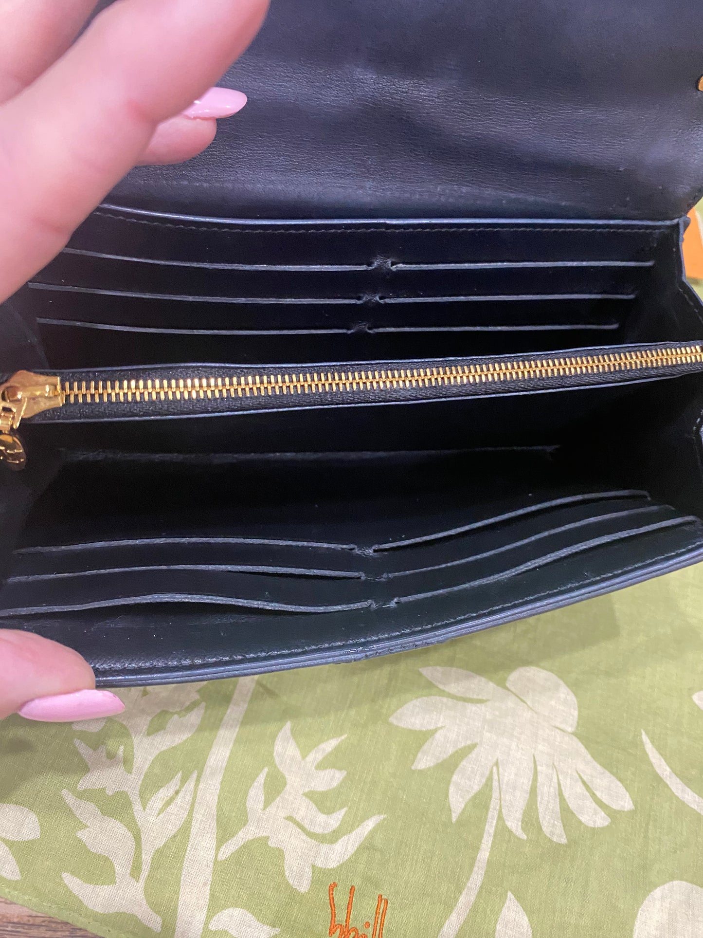 New Wave Calf Leather Long Wallet Wristlet (Noir)