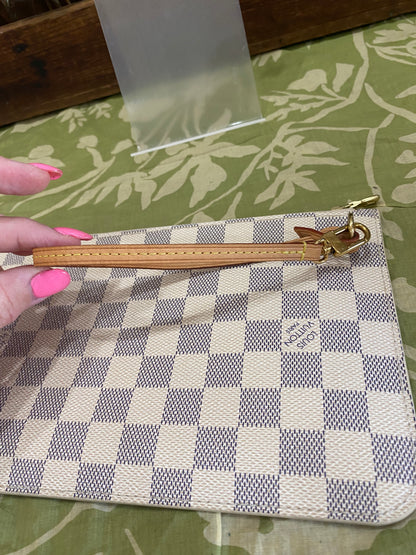 Neverfull Pouch GM in DA print