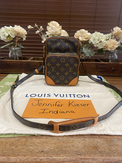 Amazone Crossbody