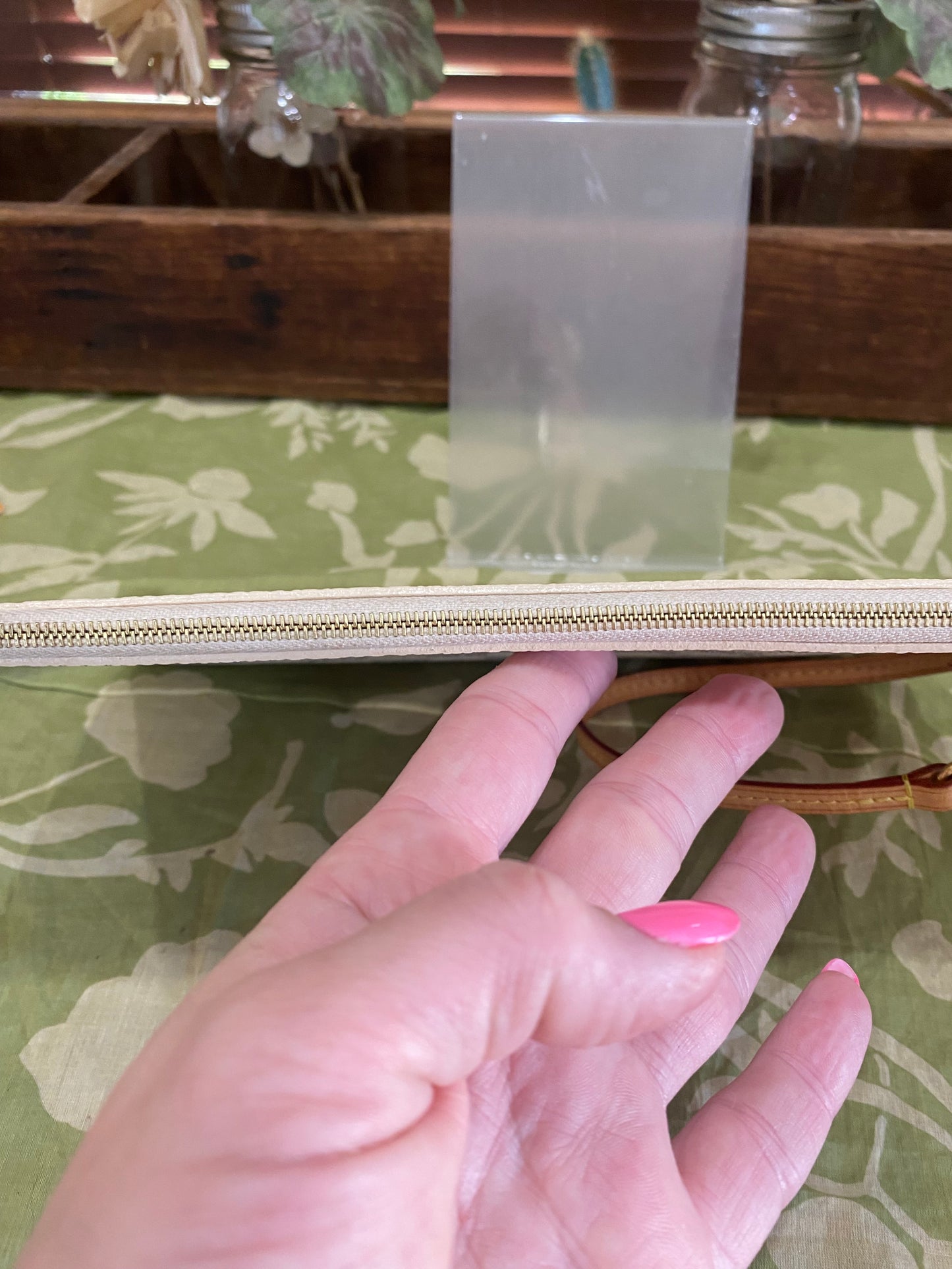 Neverfull Pouch GM in DA print