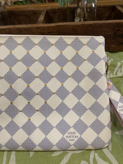 City Pouch- studded DA print with removable wristlet strap