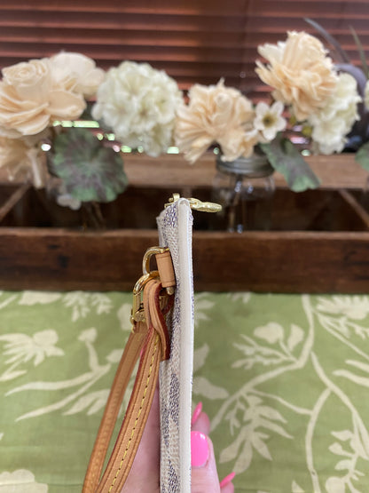 Neverfull Pouch GM in DA print