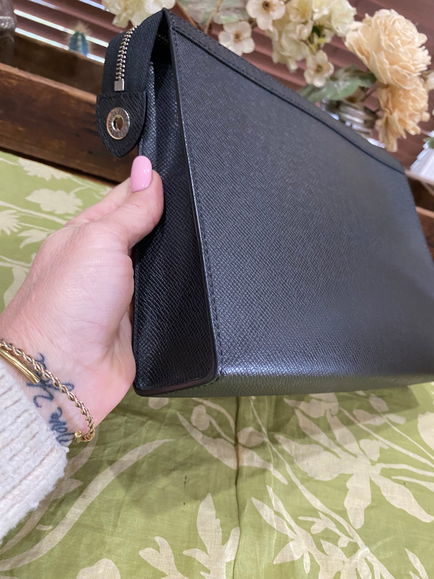 Pochette Voyage Noir Taiga Leather