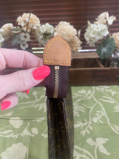 Vintage Toiletry 26