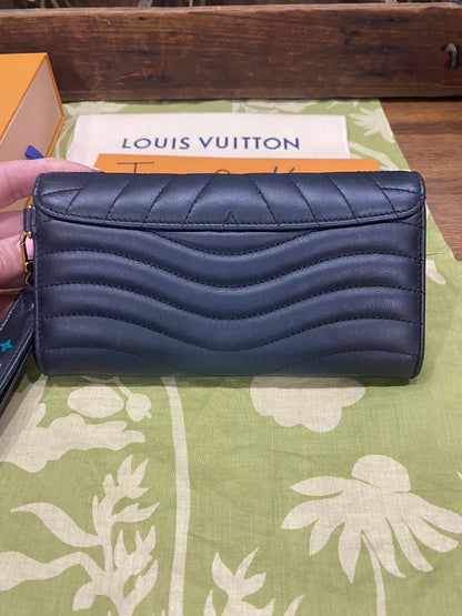 New Wave Calf Leather Long Wallet Wristlet (Noir)